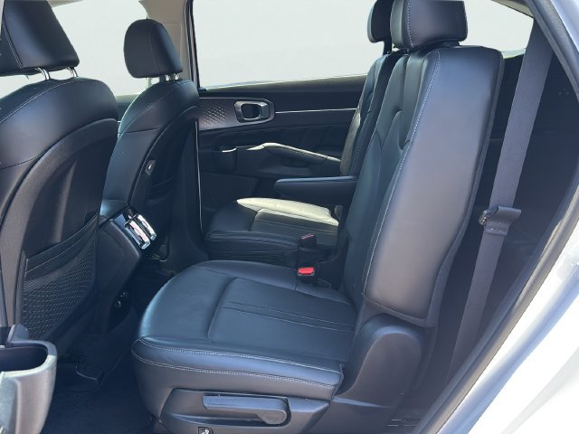 Used 2023 Kia Sorento SX AWD/4WD image 16