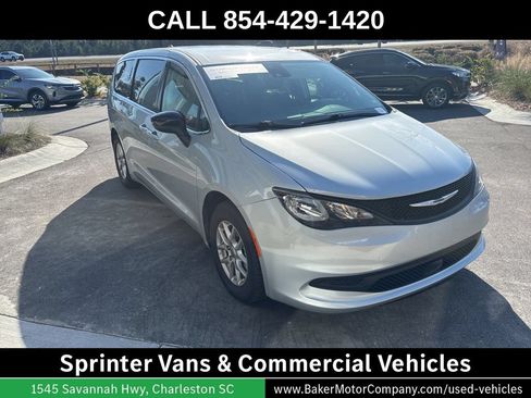 Used 2024 Chrysler Voyager LX FWD image 3