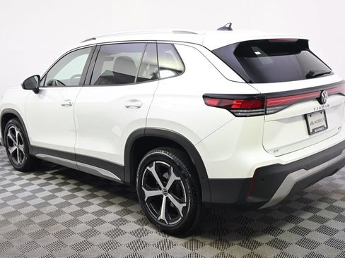 Used 2026 Volkswagen Tiguan SE AWD/4WD image 3