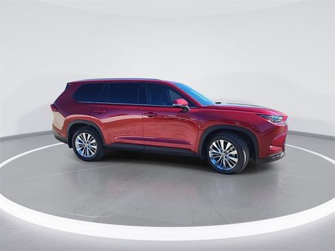 Used 2024 Toyota Grand Highlander Platinum image 9