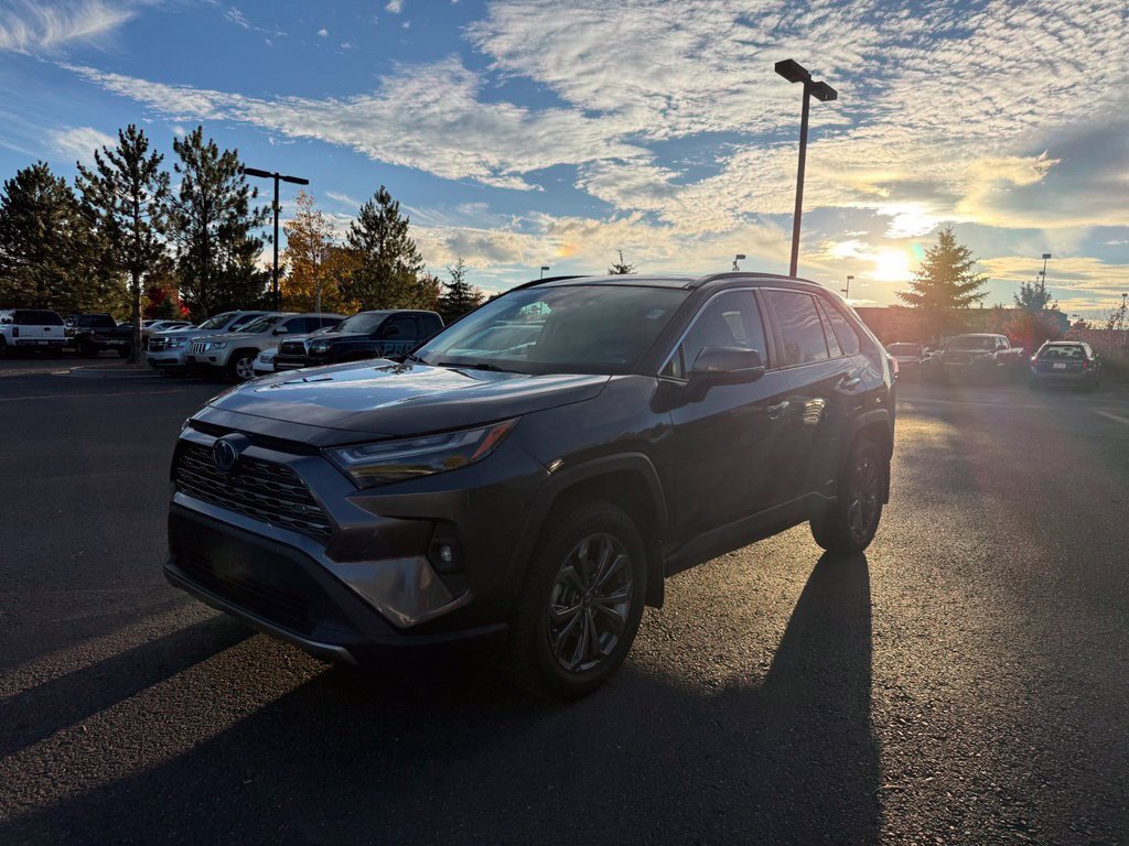 Used 2022 Toyota RAV4 Limited AWD/4WD image 4