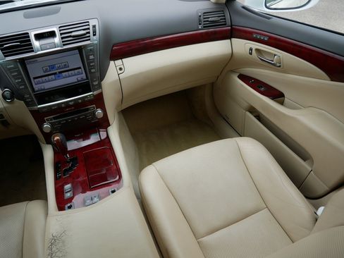 Used 2012 Lexus LS 460 AWD w/ Comfort Pkg image 11