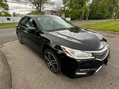 Used 2017 Honda Accord Touring image 3