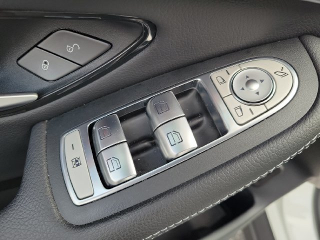 Used 2022 Mercedes-Benz GLC 300 4MATIC image 13