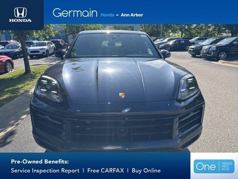Used 2024 Porsche Cayenne AWD/4WD image 2