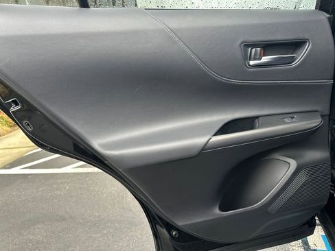 Used 2024 Toyota Venza XLE image 13