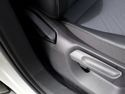 New 2026 Volkswagen Tiguan SE R-Line AWD/4WD image 37