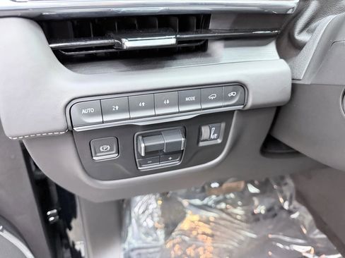 Used 2022 Cadillac Escalade ESV Sport Platinum w/ Heavy-Duty Trailer Package image 12