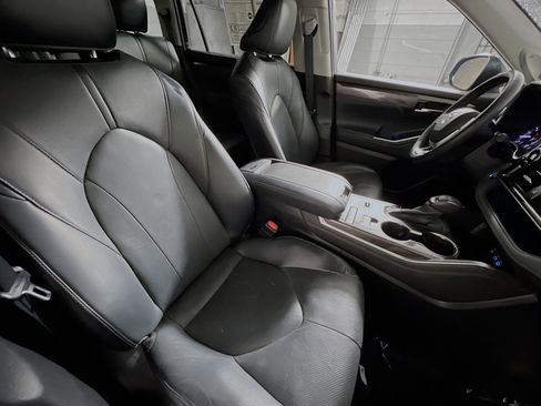 Used 2022 Toyota Highlander Limited image 31
