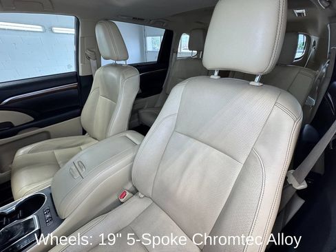 Used 2018 Toyota Highlander Limited AWD/4WD image 12