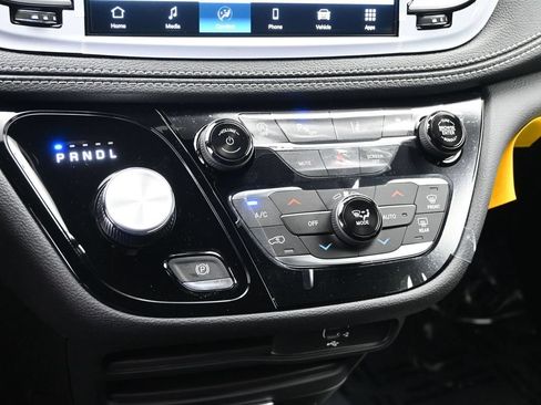 New 2026 Chrysler Pacifica Select AWD/4WD image 15