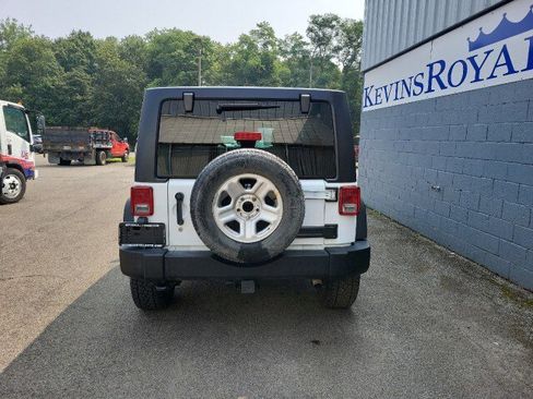 Used 2016 Jeep Wrangler Unlimited Sport w/ Connectivity Group image 7