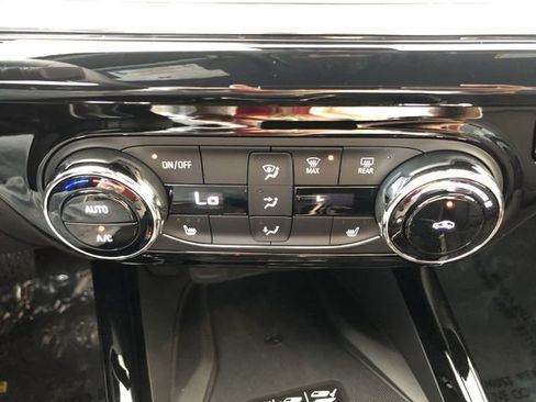 New 2026 Chevrolet Trax RS w/ Sunroof Package image 27