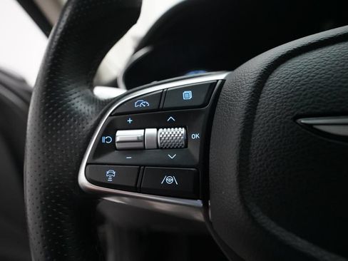 Used 2025 Genesis G70 2.5T AWD/4WD image 17
