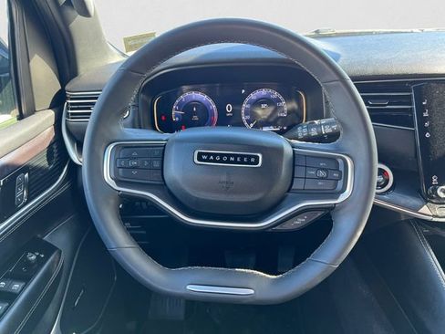 Used 2024 Jeep Wagoneer Base image 12