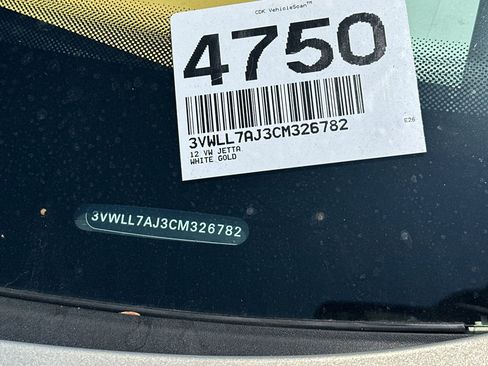 Used 2012 Volkswagen Jetta TDI FWD image 3