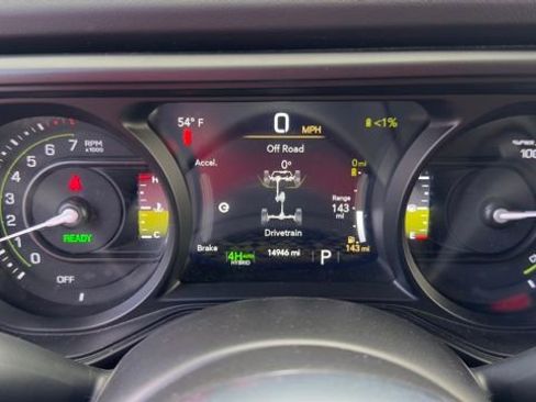 Used 2025 Jeep Wrangler Unlimited Sahara image 14