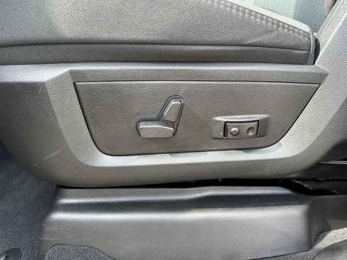 Used 2024 RAM 2500 Big Horn w/ Bed Utility Group image 10