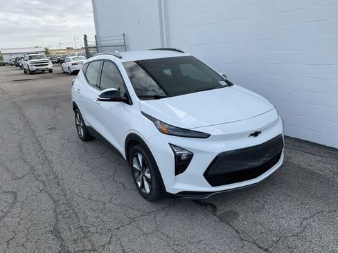 Used 2022 Chevrolet Bolt EUV LT w/ Convenience Package image 1