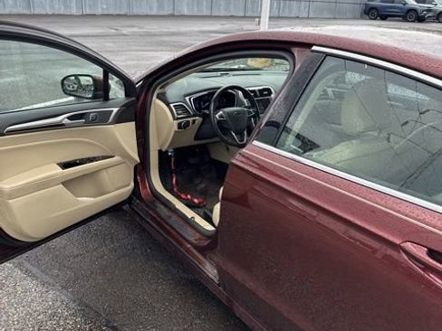 Used 2015 Ford Fusion SE w/ Equipment Group 502A FWD image 19