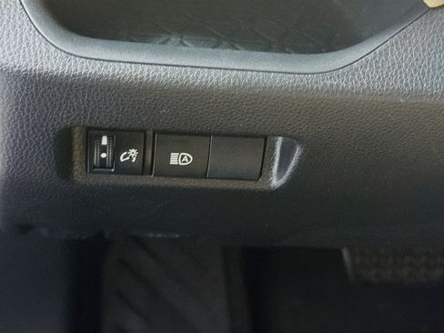 Used 2020 Toyota RAV4 XLE FWD image 16