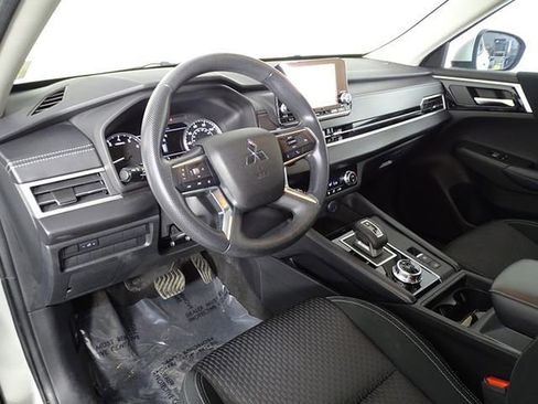 Used 2022 Mitsubishi Outlander ES image 19
