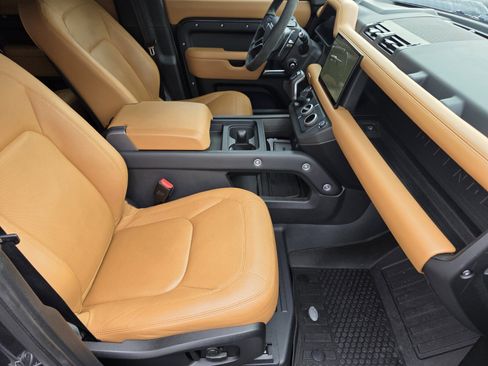 Used 2023 Land Rover Defender 110 image 3