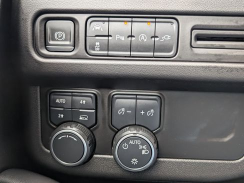 Used 2021 Chevrolet Tahoe LT w/ Luxury Package AWD/4WD image 7