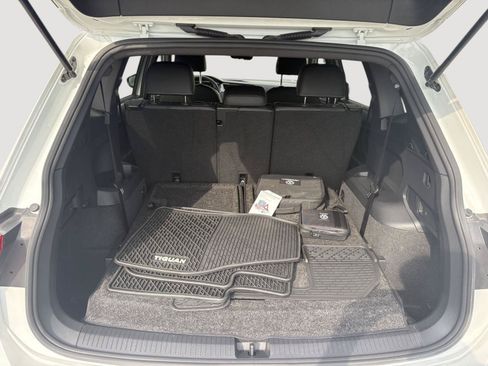 Used 2023 Volkswagen Tiguan SE R-Line FWD image 11