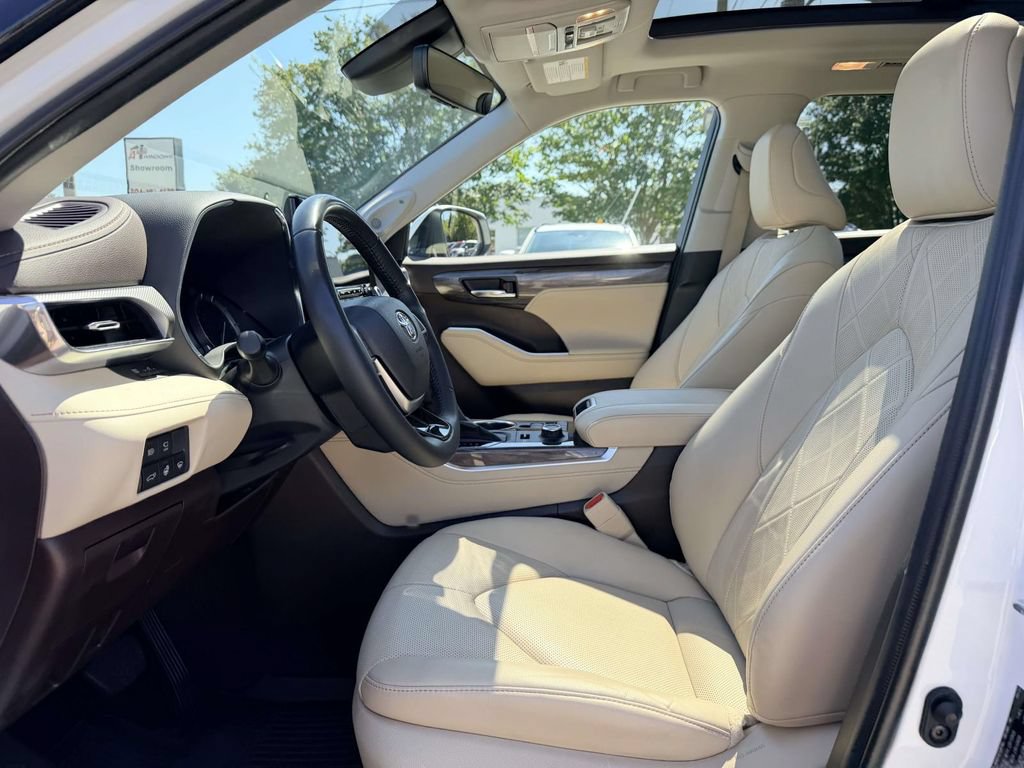 Used 2022 Toyota Highlander Platinum AWD/4WD image 19
