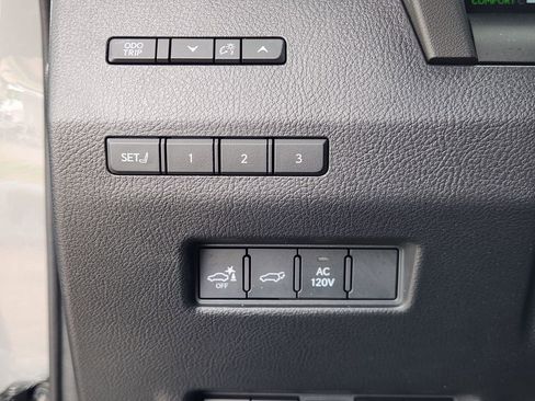 Used 2025 Lexus GX 550 AWD/4WD image 21