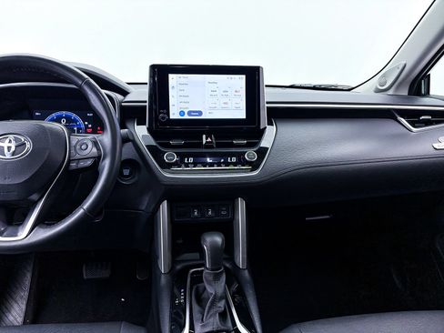 Used 2024 Toyota Corolla Cross XLE w/ Convenience Package AWD/4WD image 9