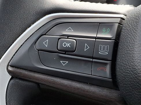 Certified 2023 Jeep Grand Cherokee L Limited AWD/4WD image 22