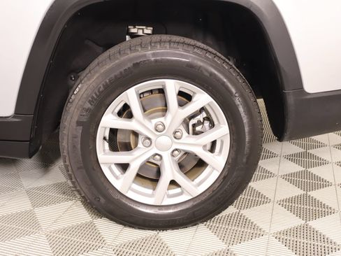 Used 2023 Jeep Grand Cherokee L Limited w/ Luxury Tech Group II RWD image 21