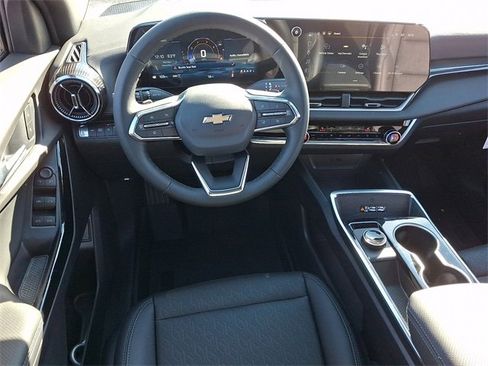 New 2026 Chevrolet Equinox LT w/ Convenience Package II image 9