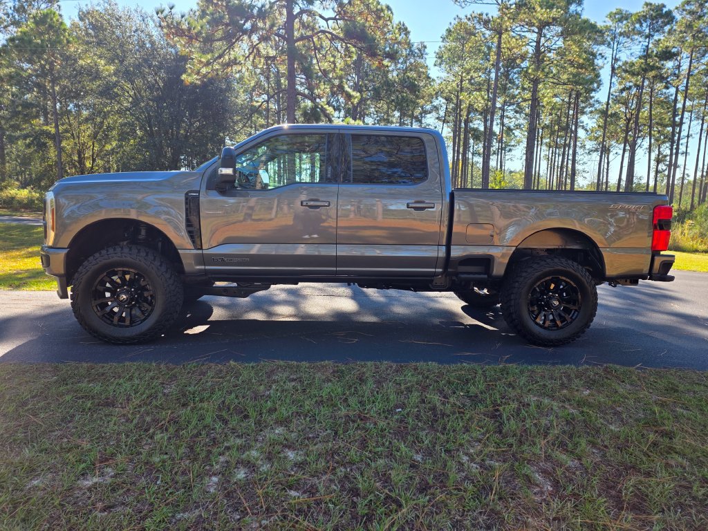 Used 2024 Ford F250 Lariat w/ Lariat Ultimate Package AWD/4WD image 2