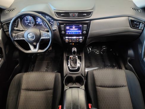 Used 2018 Nissan Rogue SV FWD image 3
