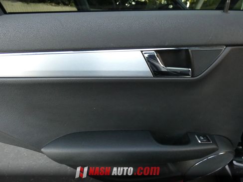 Used 2009 Mercedes-Benz C 300 Sedan image 37