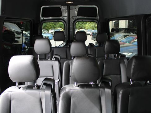 Used 2024 Mercedes-Benz Sprinter 2500 image 35