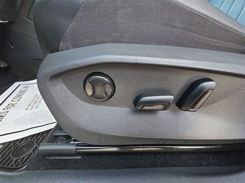 Used 2022 Volkswagen Tiguan SE image 12