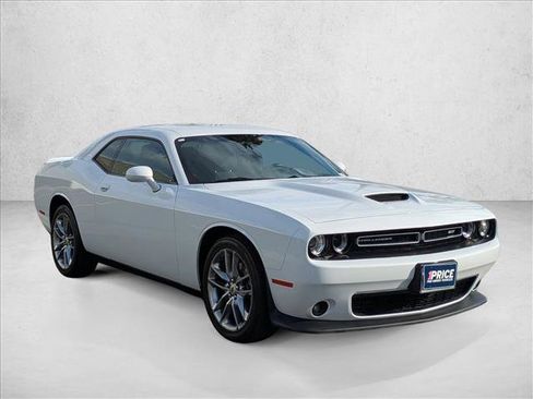 Used 2022 Dodge Challenger GT image 3