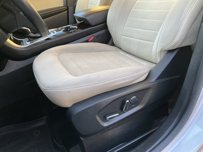 Used 2017 Ford Edge SEL AWD/4WD image 21