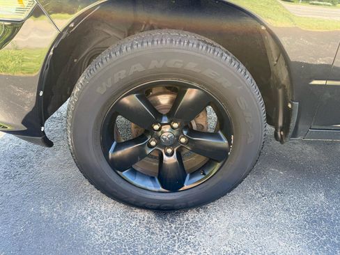 Used 2016 RAM 1500 Express w/ Black Ram 1500 Express Group AWD/4WD image 19