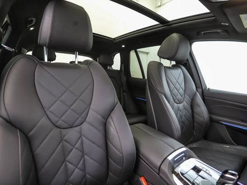 Used 2023 BMW X5 xDrive40i w/ Climate Comfort Package AWD/4WD image 32