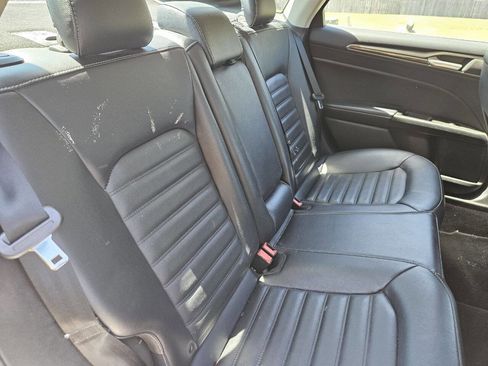 Used 2017 Ford Fusion SE FWD image 15