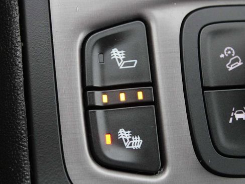 Used 2022 GMC Terrain AT4 image 25