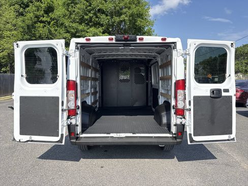 Used 2025 RAM ProMaster 2500 w/ U-Haul Equipment Group FWD image 25