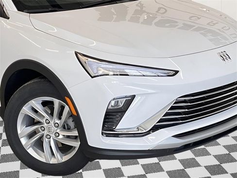 Used 2025 Buick Envista Preferred image 25