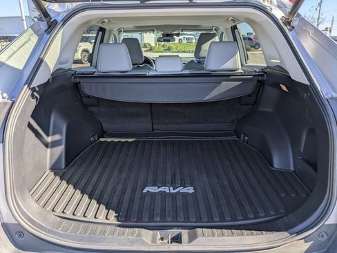 Used 2021 Toyota RAV4 XLE Premium image 12