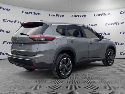 Used 2024 Nissan Rogue SV image 6